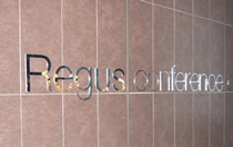 Regus 新宿イーストサイドスクエア　ロゴ写真