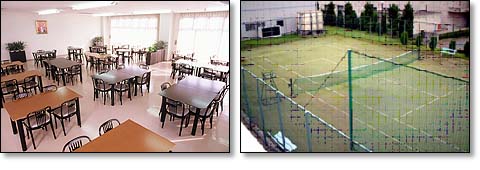 つくばセミナーハウス食堂とテニスコート写真